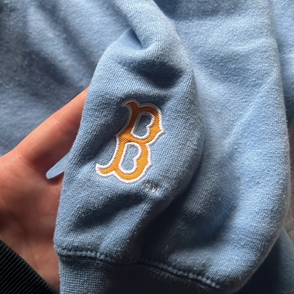 UCLA crewneck sz medium - Picture 2 of 3